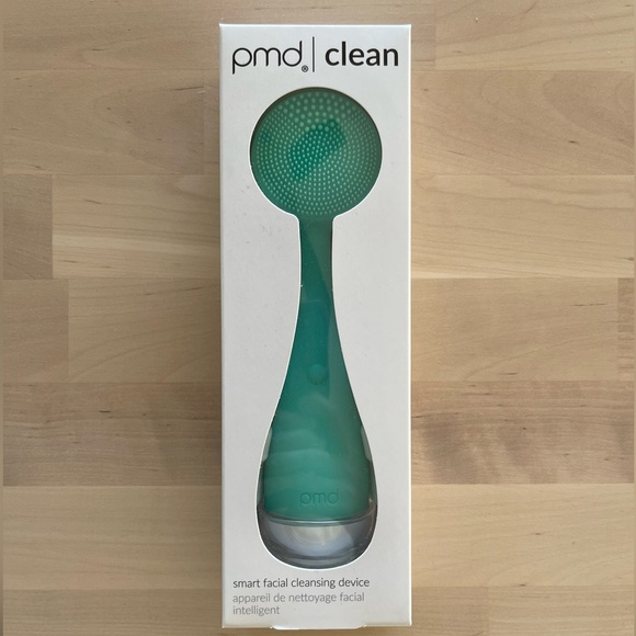 NIB PMD Clean Facial Cleansing Device - Picture 1 of 3